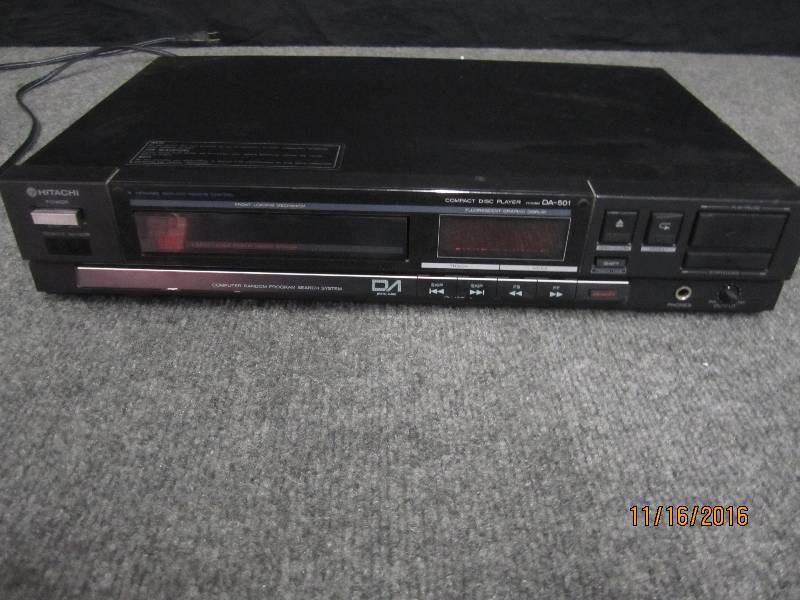 lot 90 image: Hitachi CD Player powers on does no...