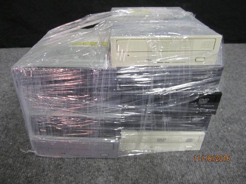 lot 106 image: Lot of CD ROM drives...
