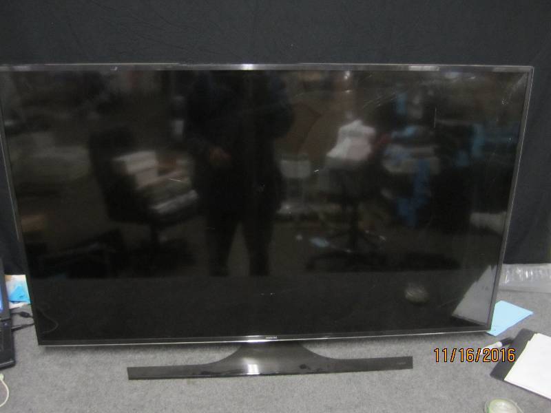 lot 153 image: Samsung 55 TV cracked screen...
