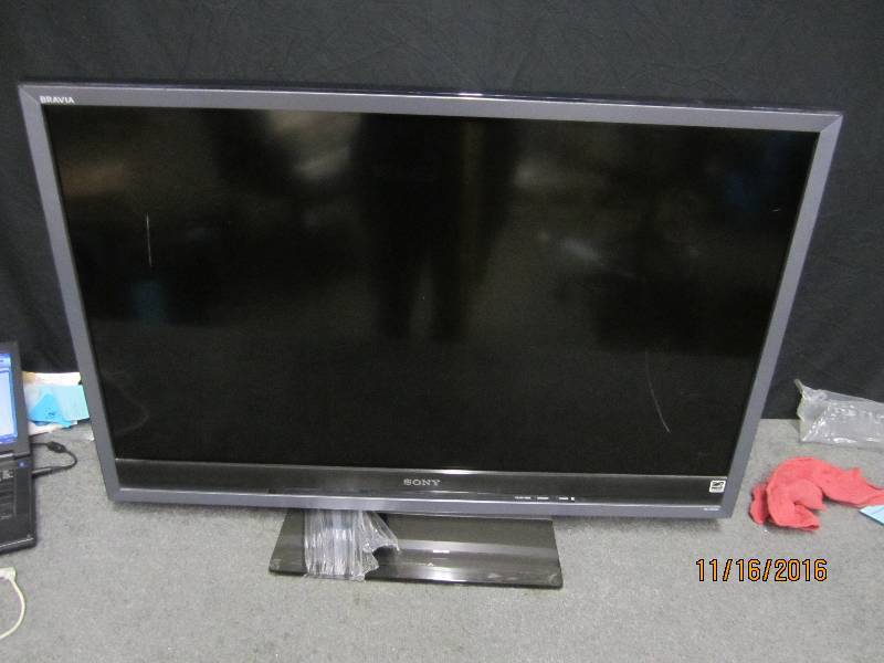 lot 154 image: Sony Bravia 40 flat screen TV unte...