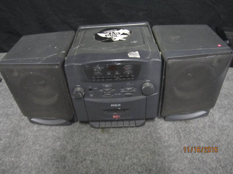 lot 176 image: RCA Boombox...