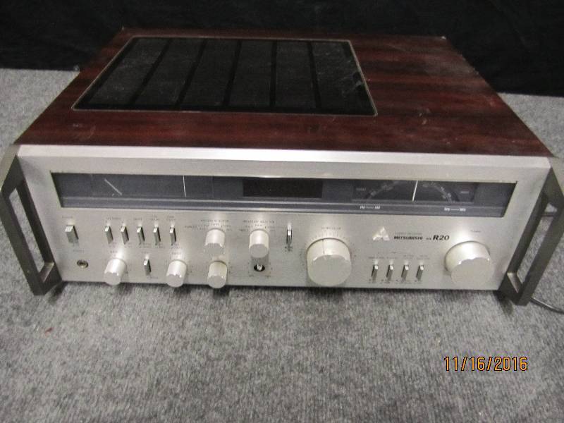 lot 177 image: Mitsubishi DA-R20 stereo receiver...