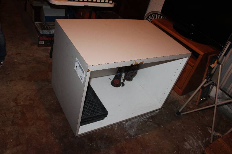lot 6 image: Desk