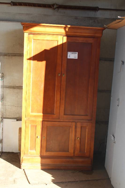 lot 8 image: Entertainment Center