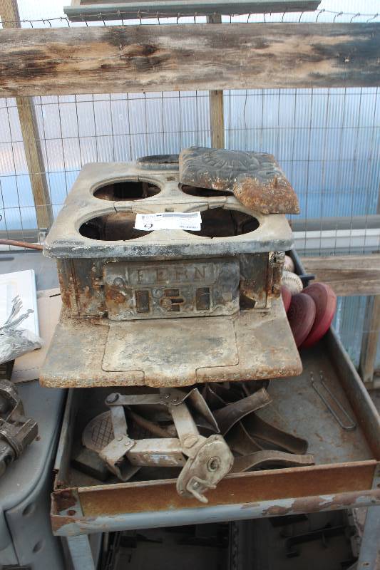 lot 9 image: Cast Iron Wood Burning 4-Burner Stove