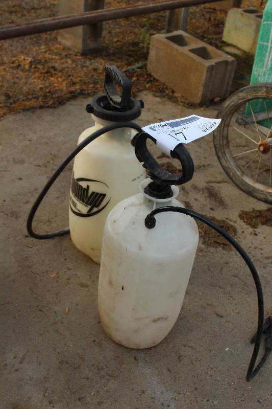 lot 17 image: Lot of (2) Yard Sprayers