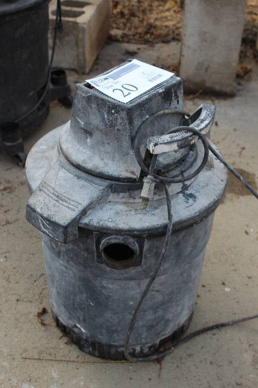lot 20 image: Craftsman Wet Dry 16-Gallon 5.0hp Shop Vac