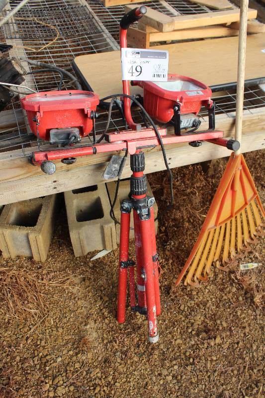 lot 49 image: Husky 2-Lamp Standing Work Light