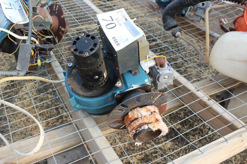 lot 70 image: Adams 255K BTU Natural Gas & LP Conversion Burner Motor