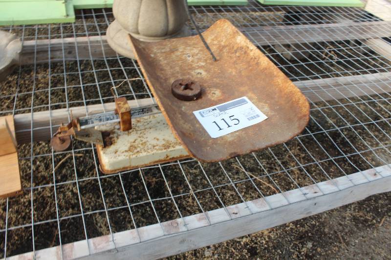 lot 115 image: Detecto Beam-Type Baby Scale