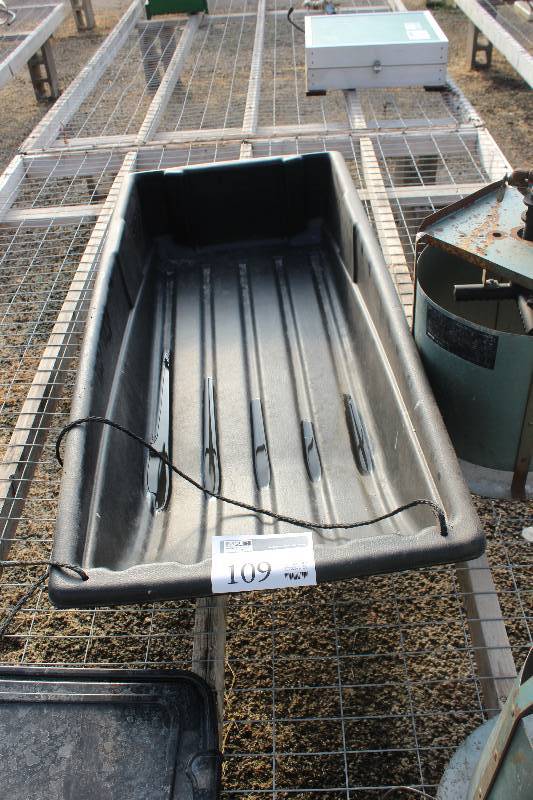 lot 109 image: Viking Water Trough
