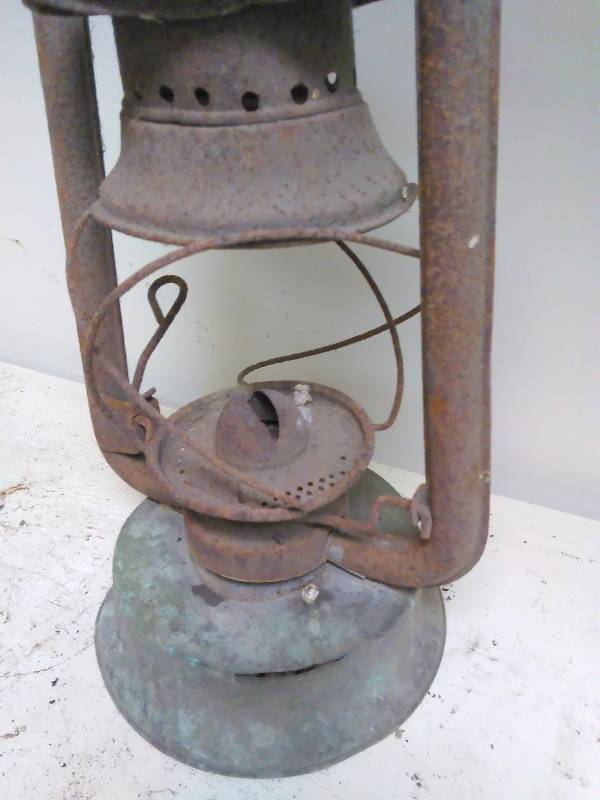 lot 226 image: Vintage Garage Items, large lot