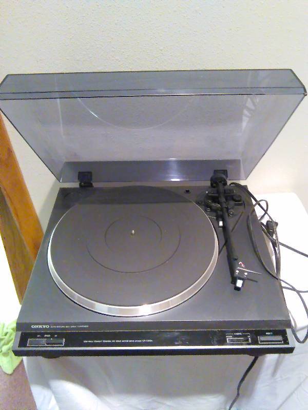 lot 29 image: Vintage Onkyo Belt Drive Turntable, CP 1200A, powers on and spins