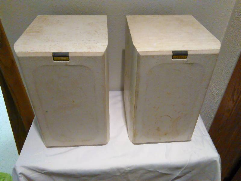 lot 31 image: Jamo Speakers, Model Cornet 40 IV, 90W peak, 60W continuous, wood cases