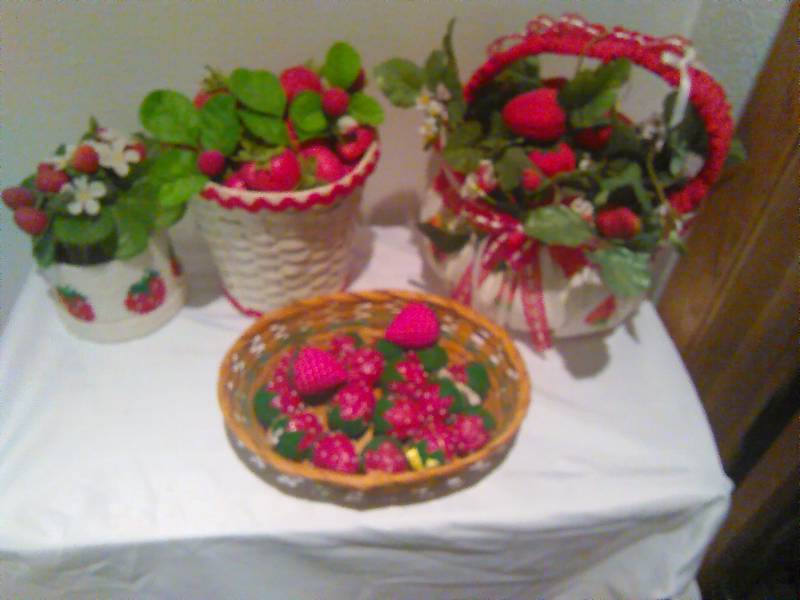 lot 81 image: Strawberry Baskets (4)