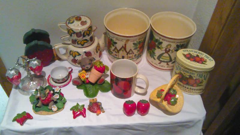 lot 82 image: Vintage Strawberry Collection