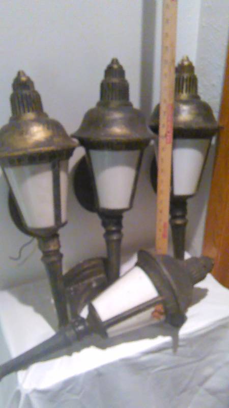 lot 88 image: 4 Exterior Lights, heavy duty metal frames