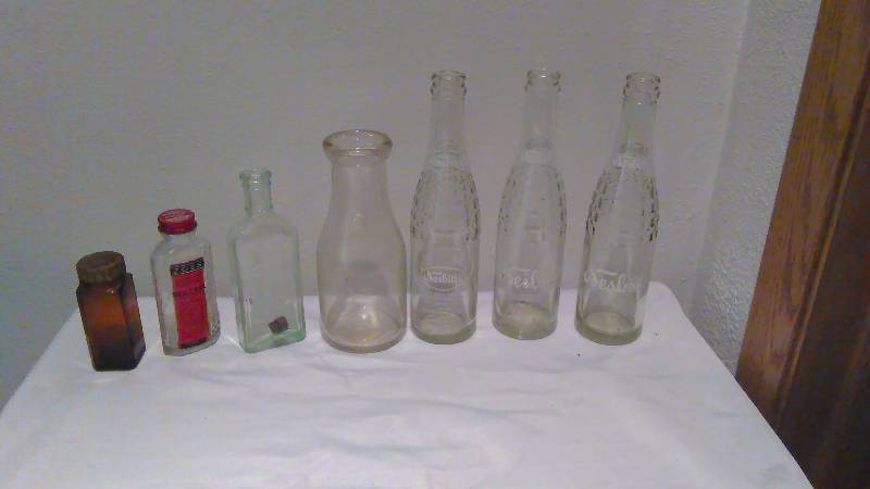 lot 93 image: Vintage Bottle Collection (7) Zoes, Abbott, Nesbit