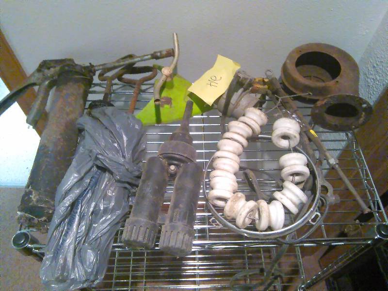 lot 121 image: Electric Fence insulators, plastic and porcelain, and misc.