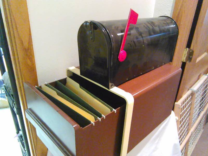 lot 126 image: Vintage Portable File Cabinet, sturdy plastic, easy to move, lots of storage