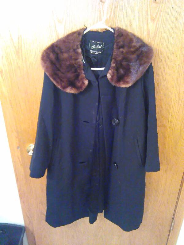 lot 133 image: Vintage Forstmann Coat with Fur Collar, made for Herbst Department Store in Fargo