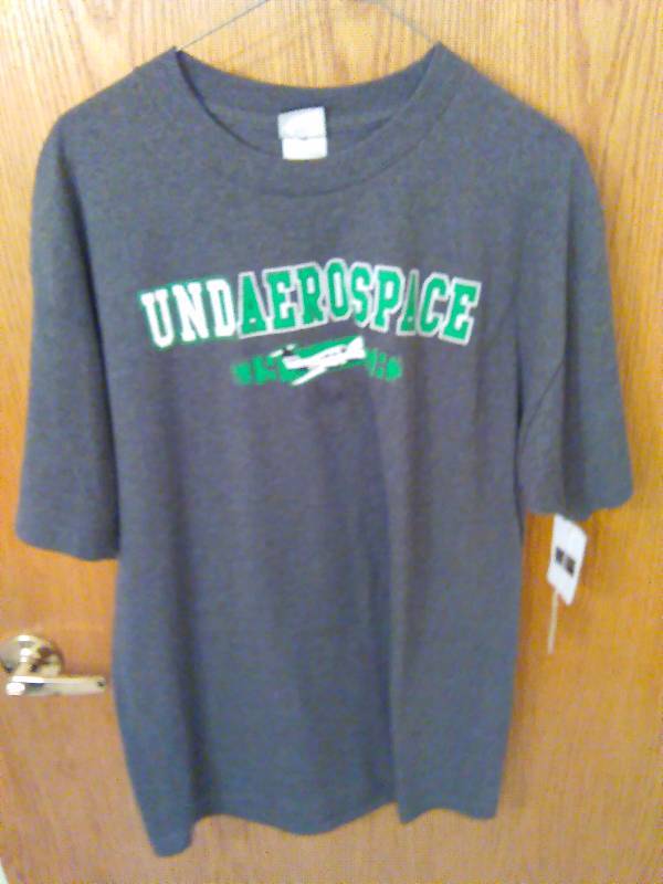 lot 140 image: T Shirt UND Aerospace Size Large NEW W TAGS