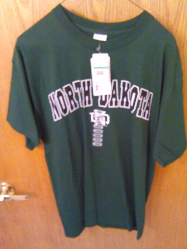 lot 141 image: T shirt, UND Fighting Sioux, Hawks Size Large NEW W TAGS