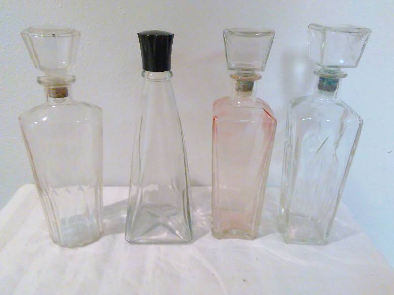 lot 158 image: Vintage Glass Bottle Decanters with Covers (4)