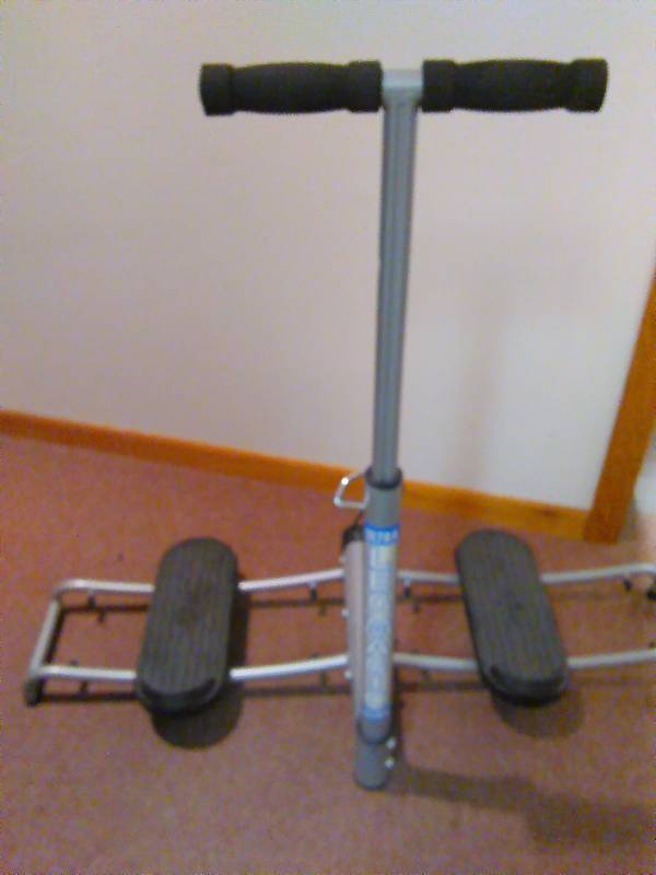 lot 191 image: Ultra-Leg Magic, tone lower body, Measures 18 by 42 by 38 inches (W x H x D), 22 LB