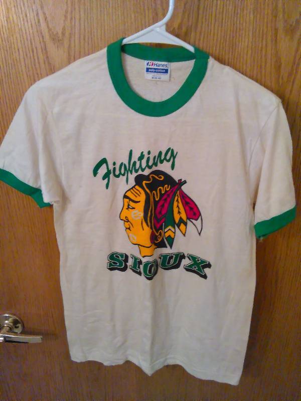 lot 201 image: Vintage, ND Fighting Sioux T Shirt, Med