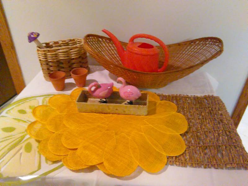 lot 240 image: Spring  Summer Accent Pieces