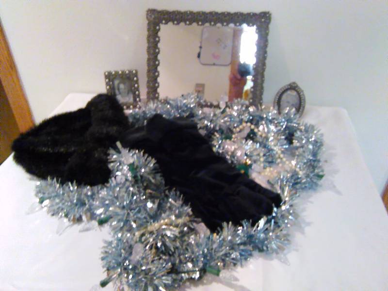 lot 245 image: Vintage Inspired Christmas