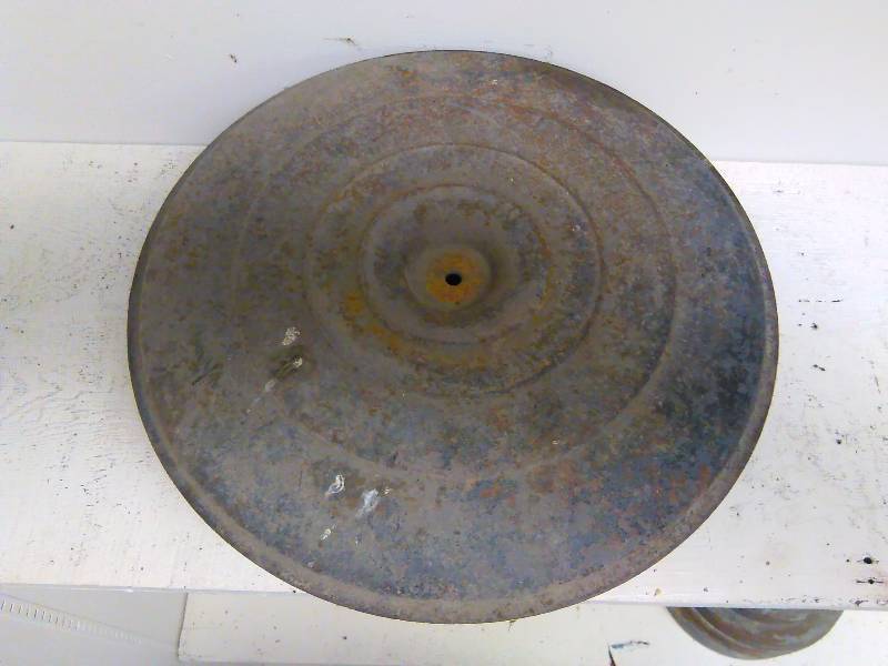 lot 219 image: Air filter housing, very vintage (2)