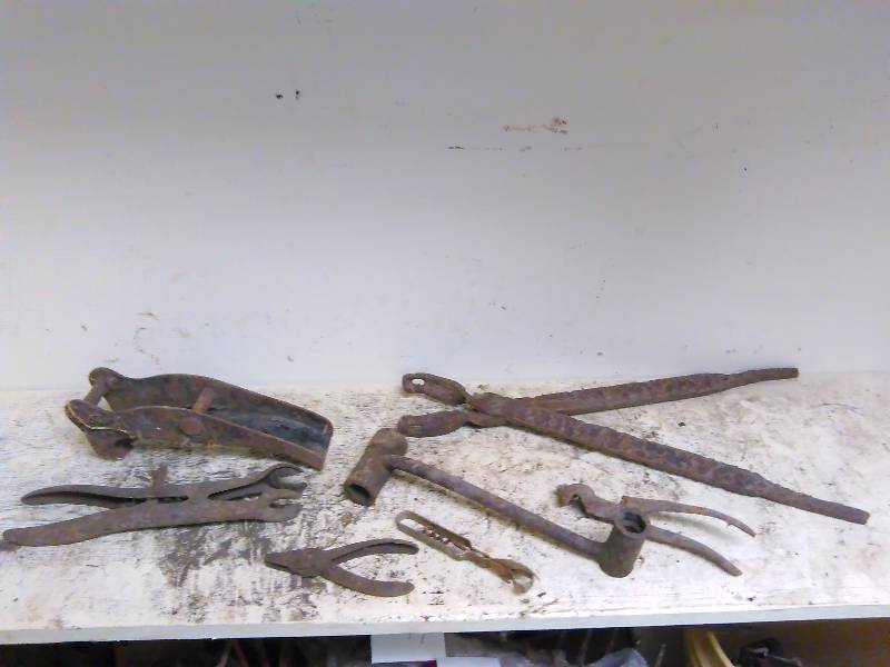 lot 221 image: Forging Tongs and misc. hand pliers
