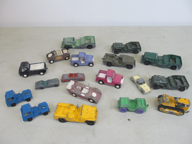 lot 23 image: Group of Large Tootsietoy Vehicles