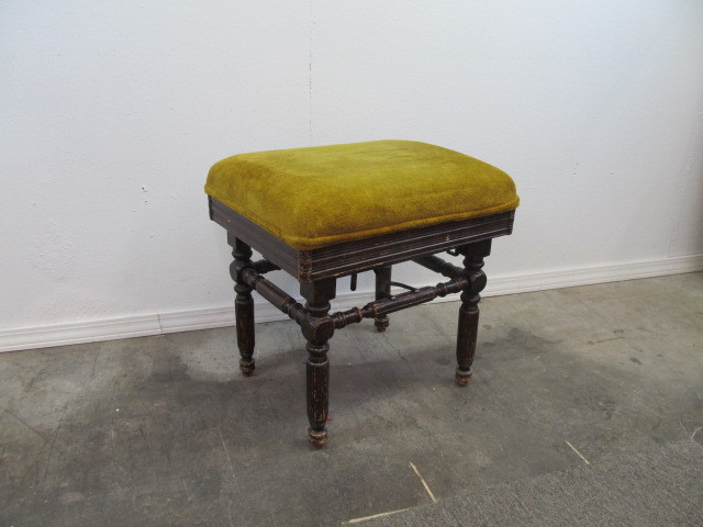 lot 3 image: Antique Wood & Cast Iron Adjustable Stool