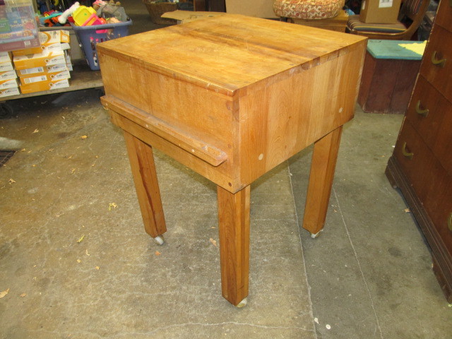lot 11 image: Vintage Wood Butcher Block Style Table.