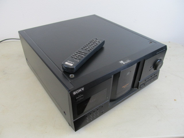 lot 13 image: EXCELLENT Sony CDP-CX220 200 Disc CD Player wRemote