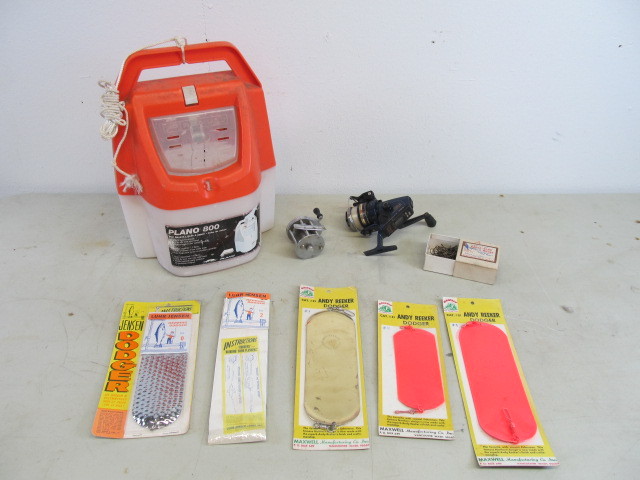 lot 34 image: Lot of Fishing Items
