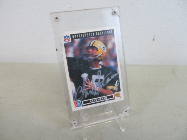 lot 40 image: Bart Starr Autographed Football Card