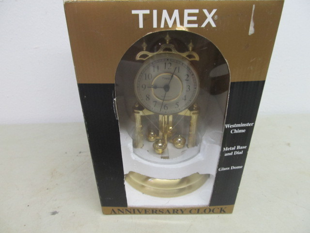lot 43 image: New In Box Timex Anniversary Clock