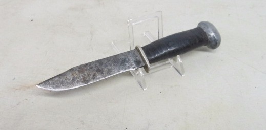 lot 44 image: Old Vintage Remington UMC FightingHunting Knife