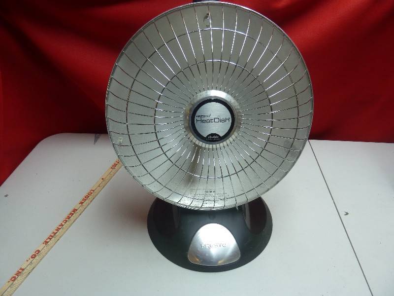 lot 78 image: Presto Heat Dish