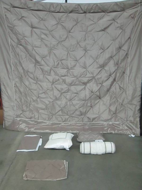 lot 27 image: Madison Park 7-pc. Piedmont Comforter Set - King
