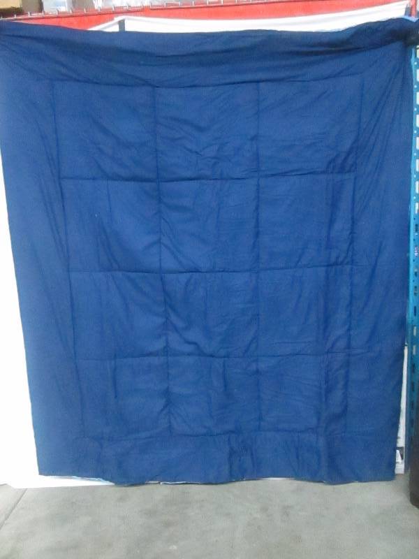 lot 69 image: Alcove Solid Color Reversible Comforter - Full