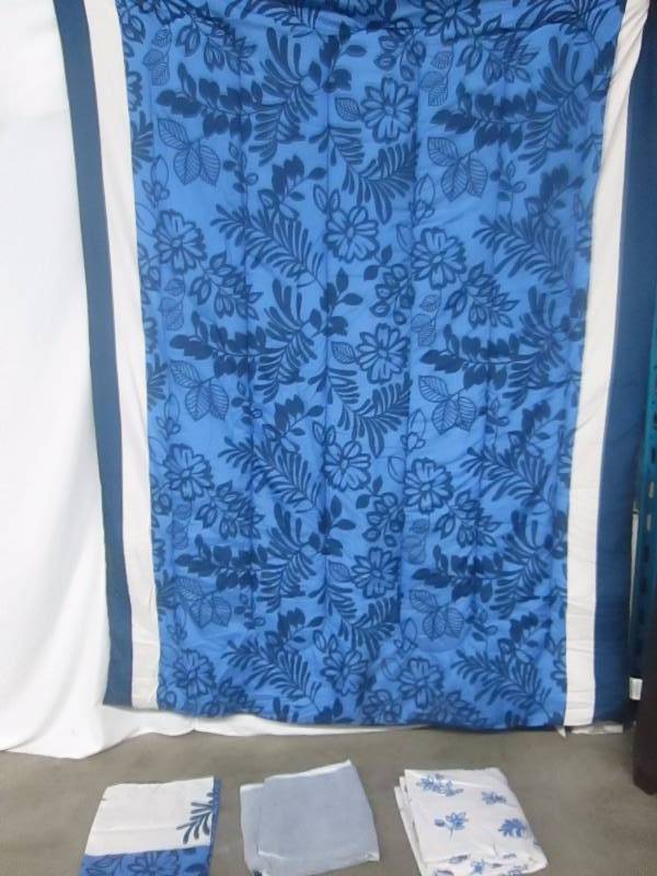 lot 67 image: Alcove Jacqueline Comforter Set - Twin