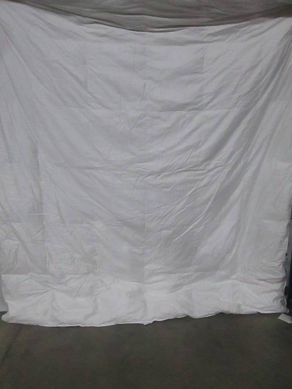 lot 10 image: Egyptian Cotton 1000TC Down Comforter - FullQueen