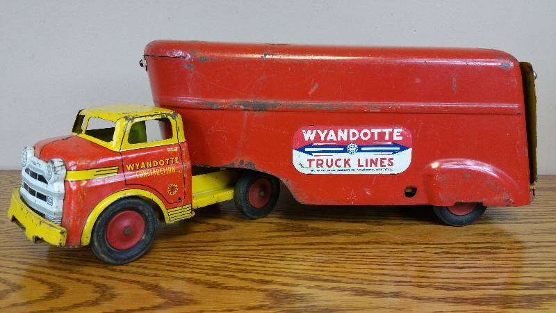 Rare Wyandotte Construction Truck Lines | SANTA'S VINTAGE TOY ...