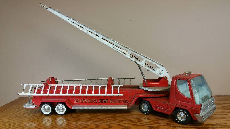 lot 8 image: Vintage Nyling Hook-N-Ladder Fire Truck