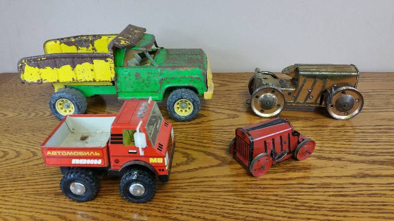 lot 16 image: Marx, Etc. Group of Trucks  Cars